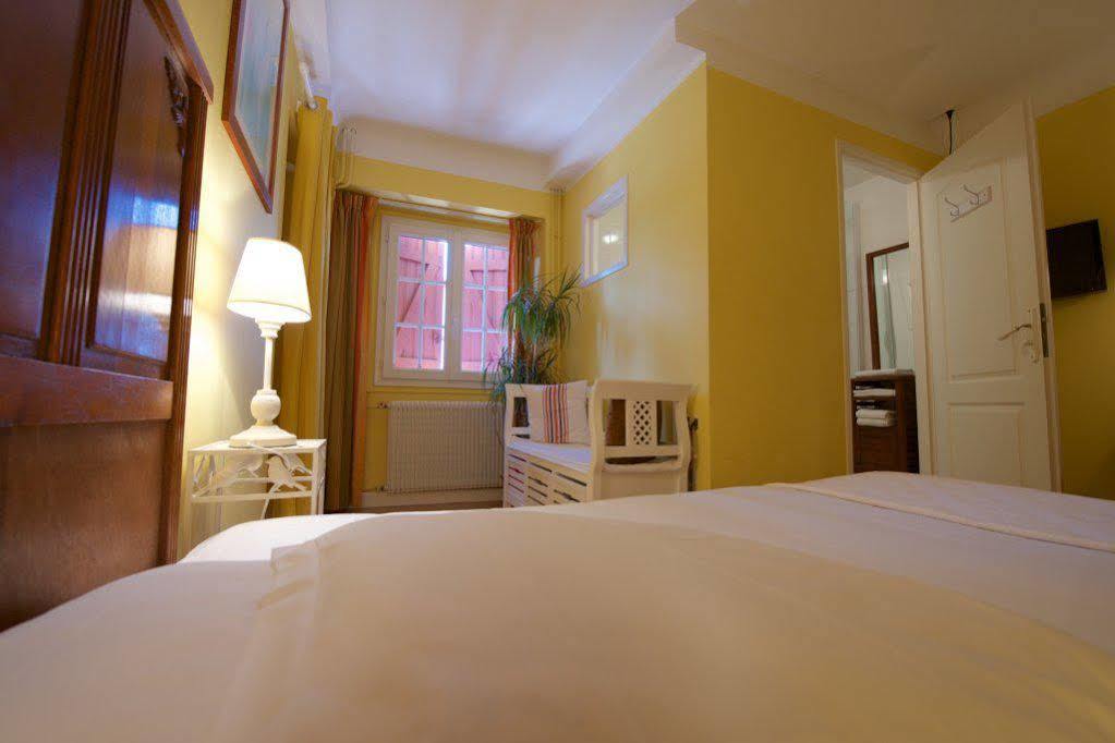 Auberge Chez Tante Ursule Cambo-les-Bains Esterno foto