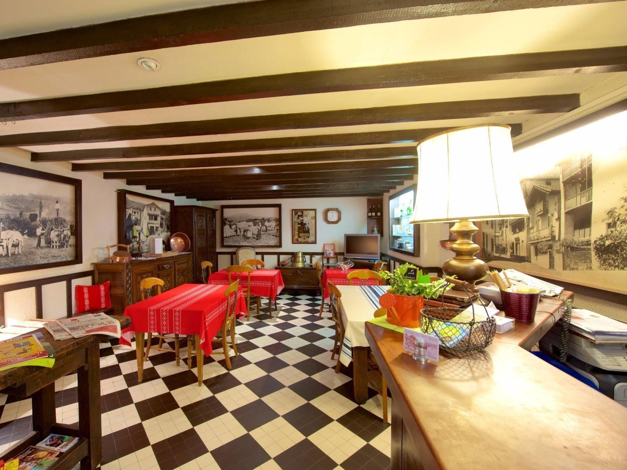 Auberge Chez Tante Ursule Cambo-les-Bains Esterno foto