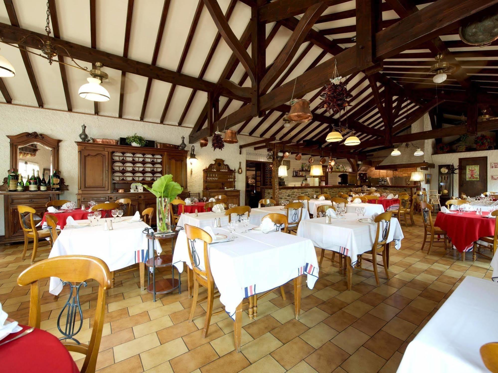 Auberge Chez Tante Ursule Cambo-les-Bains Esterno foto