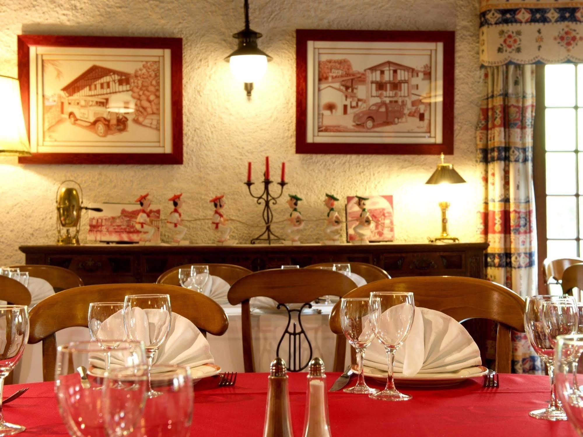 Auberge Chez Tante Ursule Cambo-les-Bains Esterno foto
