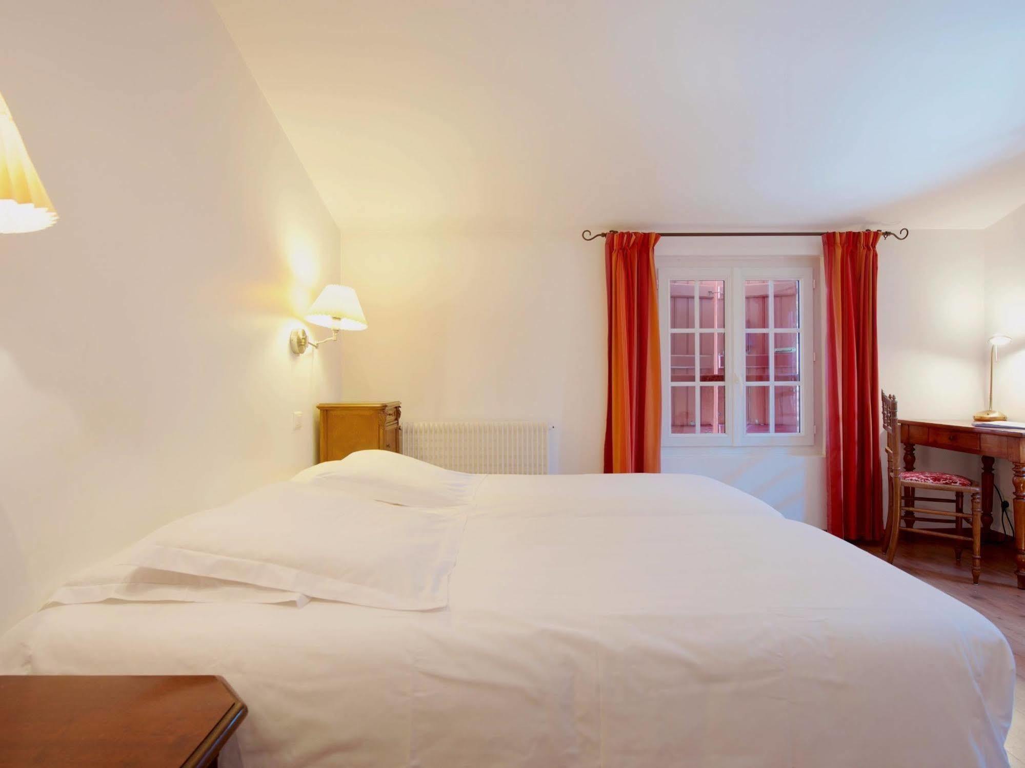 Auberge Chez Tante Ursule Cambo-les-Bains Esterno foto
