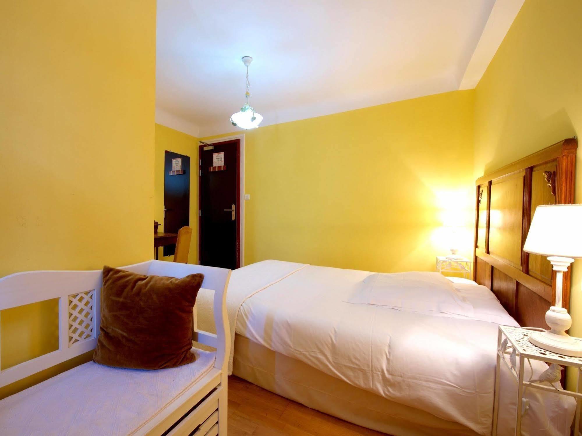 Auberge Chez Tante Ursule Cambo-les-Bains Esterno foto