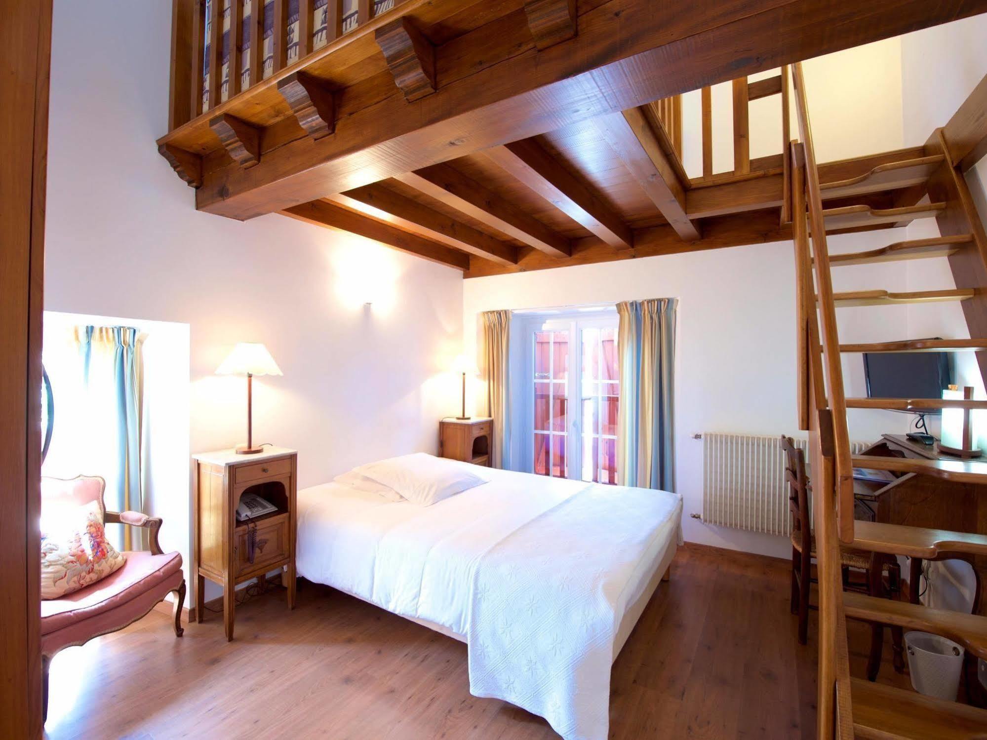 Auberge Chez Tante Ursule Cambo-les-Bains Esterno foto
