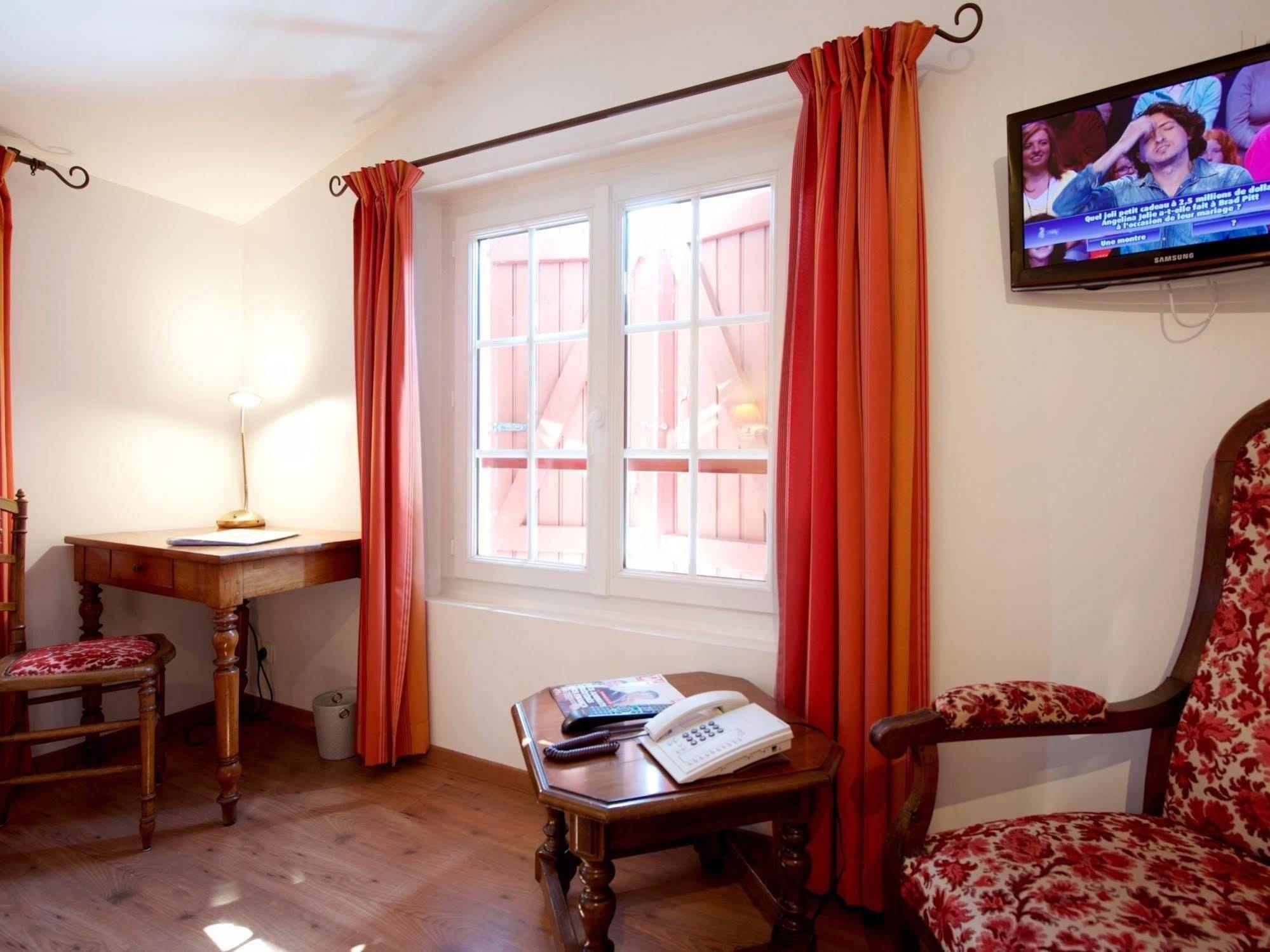 Auberge Chez Tante Ursule Cambo-les-Bains Esterno foto