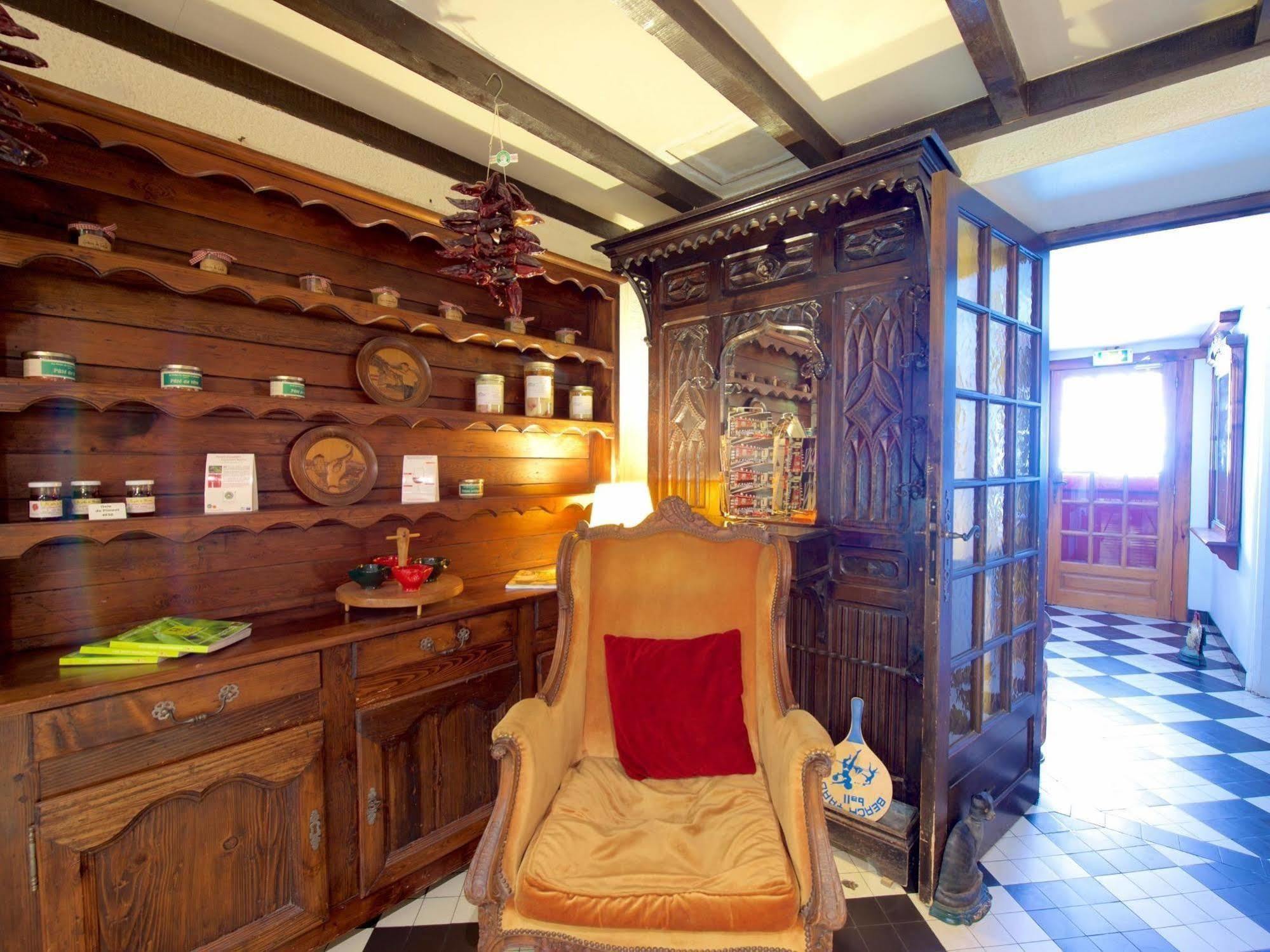 Auberge Chez Tante Ursule Cambo-les-Bains Esterno foto